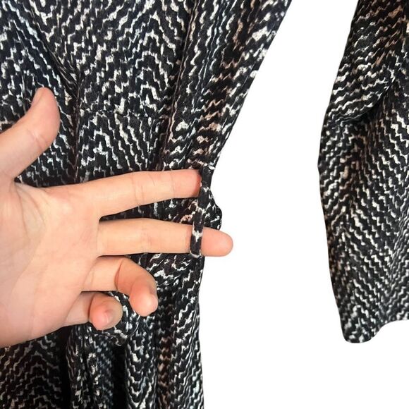 NWT! Ann taylor patterned faux wrap dress. Size 10 petite - Picture 7 of 11